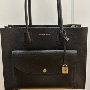Michael Kors Mercer Extra-Large Pebbled Leather Pocket Tote Bag